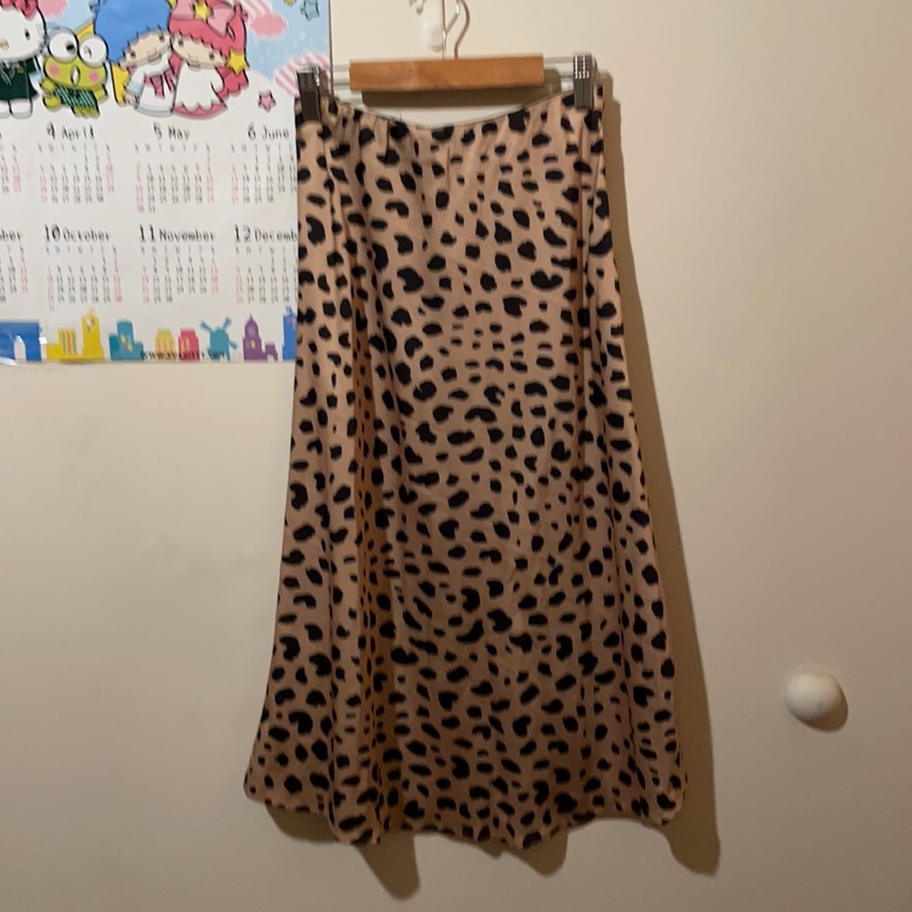 Leopard pull on skirt sz s